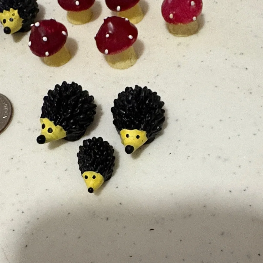 🪴🍄🦔NEW Cottagecore Hedgehog Mushroom Miniatures Figurines Fairy Garden Decor - Picture 5 of 6